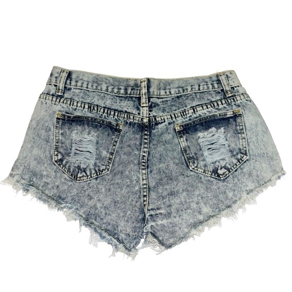 Distressed cutoff Jean shorts - Picture 2 of 4